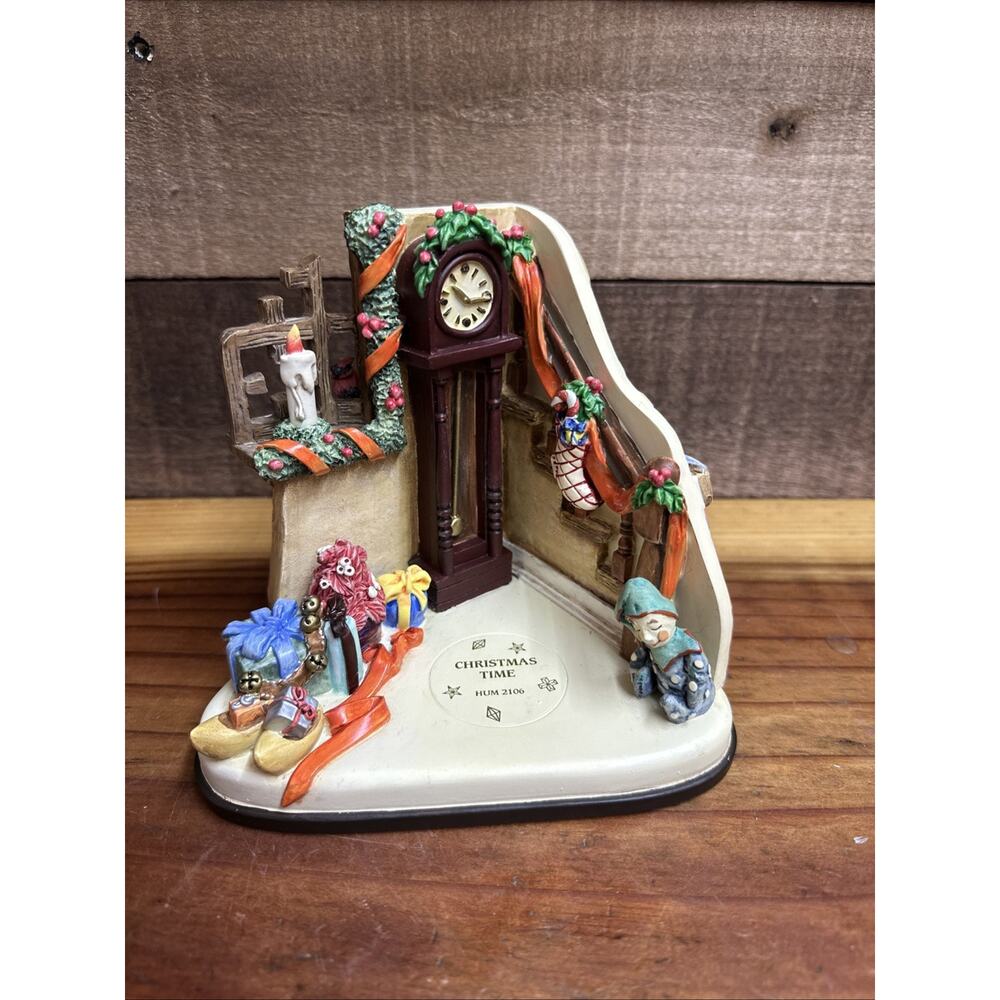 VINTAGE Miniature display M.J. Hummel Goebel 'Christmas Time' #1038 D Musical